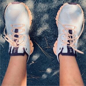 On Running Women's Athletic Shoes - White and Peach